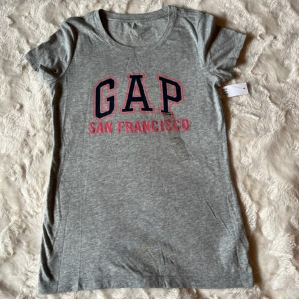2/$40 Gap  Grey T-shirt San Francisco Ladies/Junior Size XS NWT